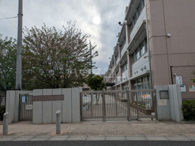小学校　世田谷区立上北沢小学校（小学校）まで718m