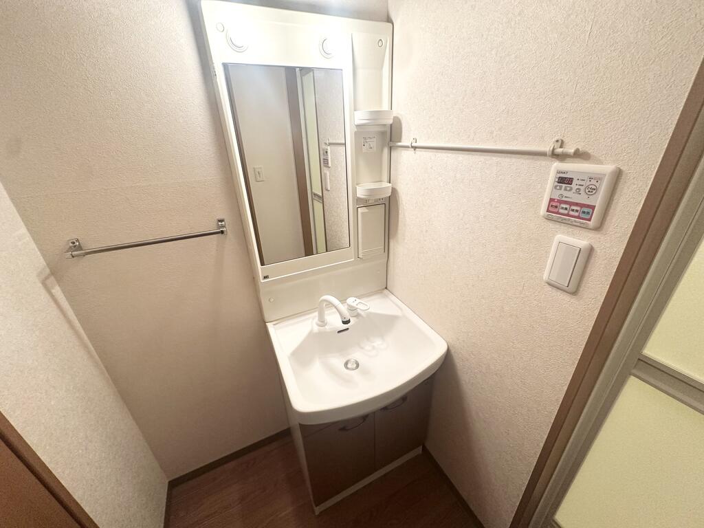 洗面設備　※103号室の写真になります。