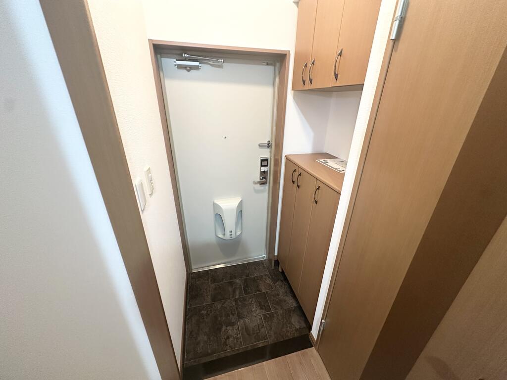 玄関　※103号室の写真になります。