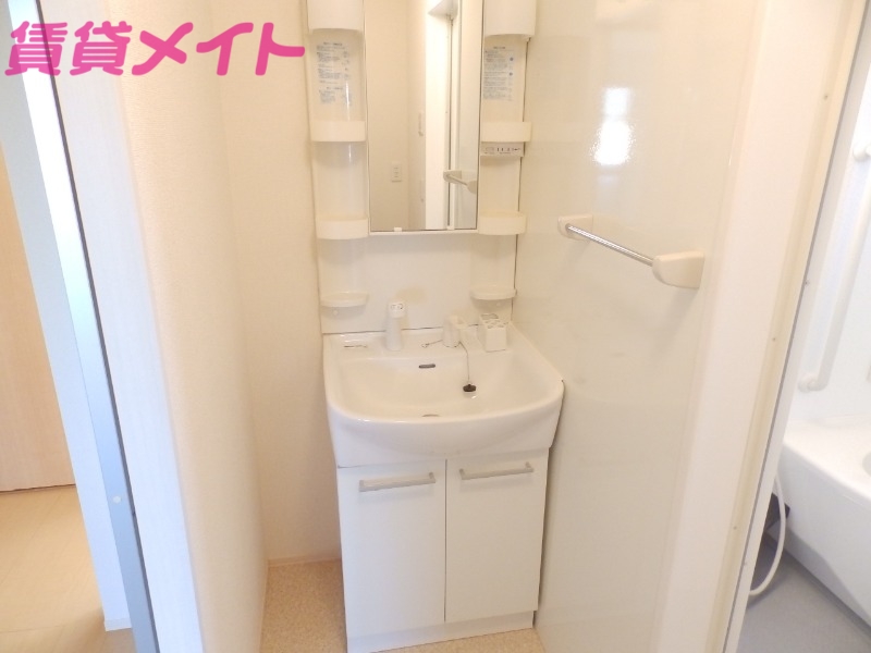 洗面設備　反転タイプ参考写真