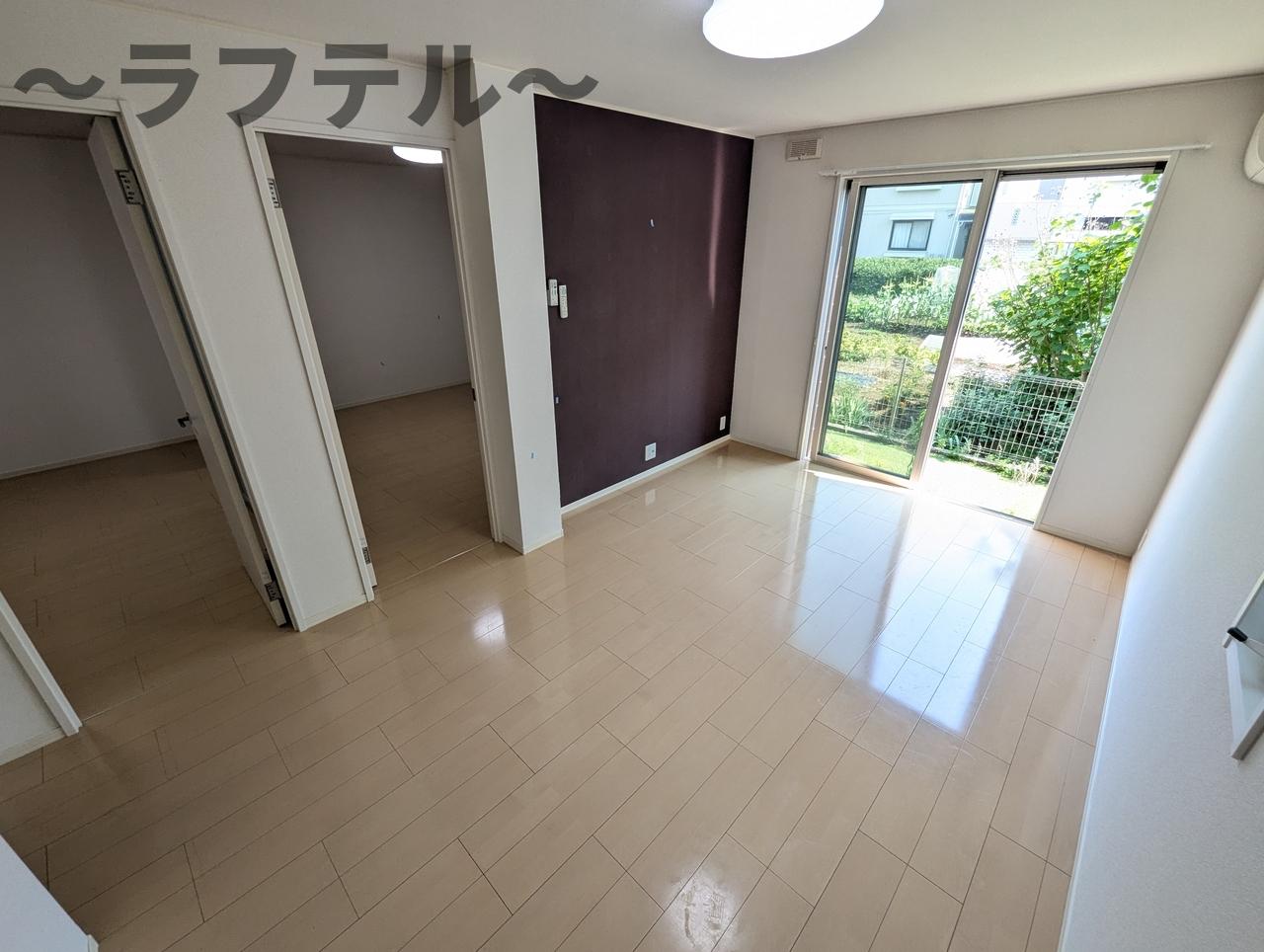 居室・リビング　同メーカー施工　別部屋写真