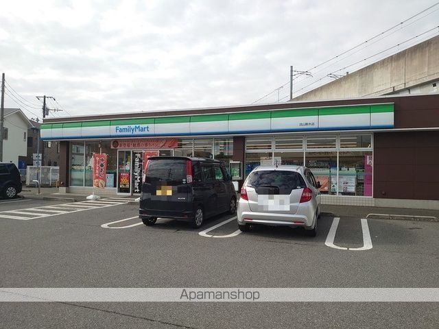 コンビニ　ファミリーマート（コンビニ）まで608m