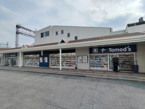 ドラックストア　トモズ西所沢店（ドラッグストア）まで390m