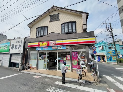コンビニ　デイリーヤマザキ 西所沢駅前店（コンビニ）まで390m