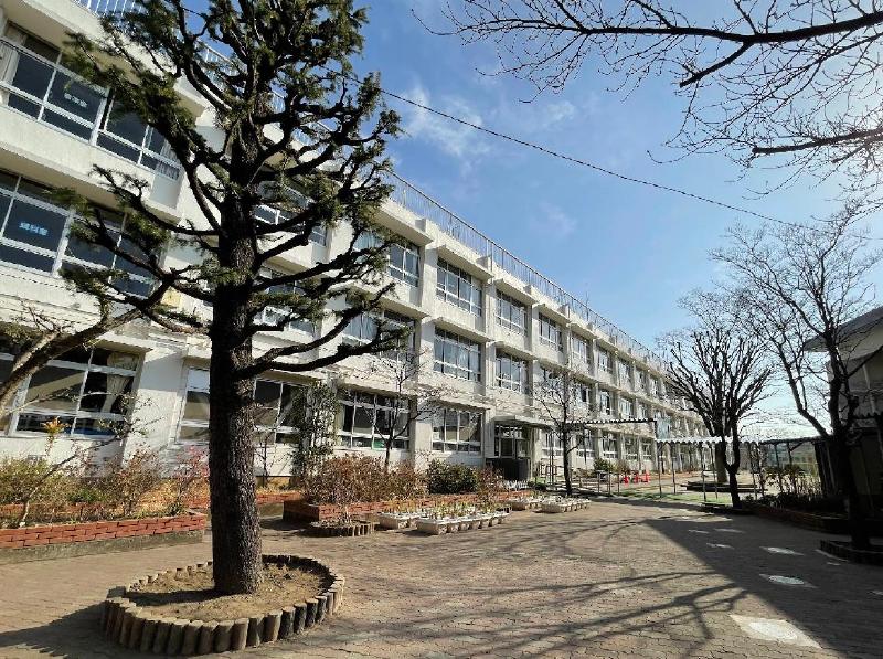 小学校　葛飾区立綾南小学校（小学校）まで450m