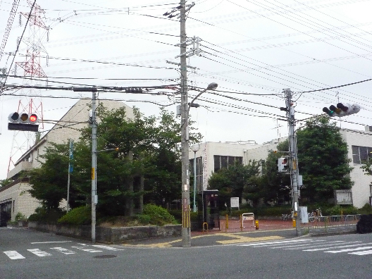 図書館　枚方市立楠葉図書館（図書館）まで506m