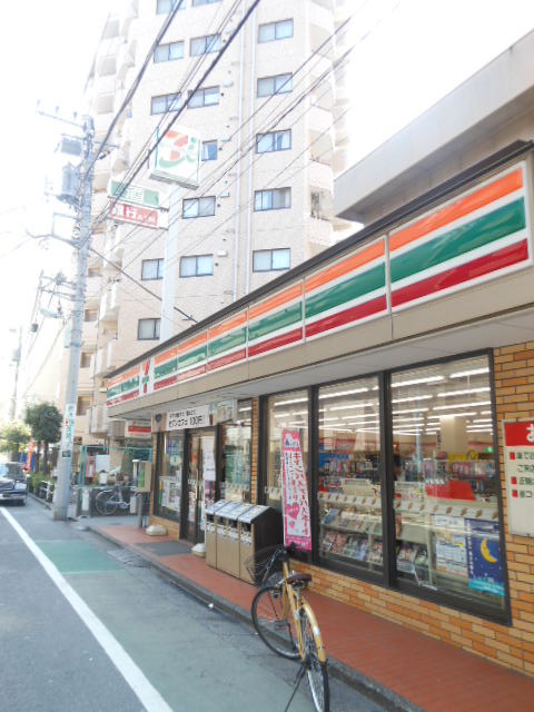 コンビニ　ローソンストア１００大山町店（コンビニ）まで204m