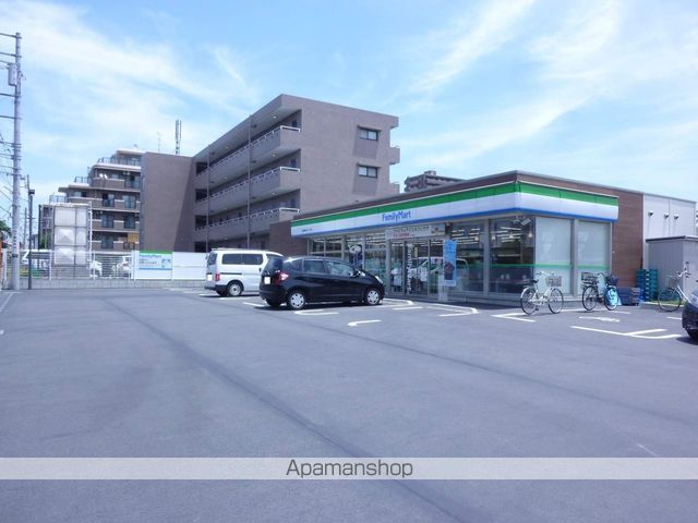 コンビニ　ファミリーマート（コンビニ）まで237m