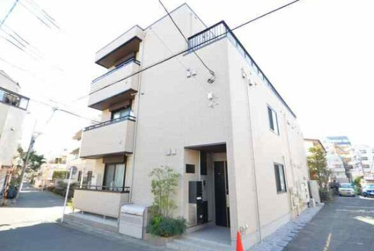 建物外観　ネット無料。ネット無料なら月々実質4000円程度のコストがか