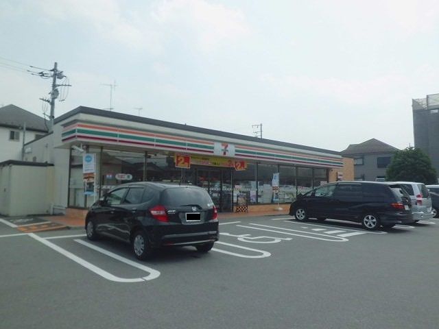 コンビニ　セブンイレブン（コンビニ）まで880m