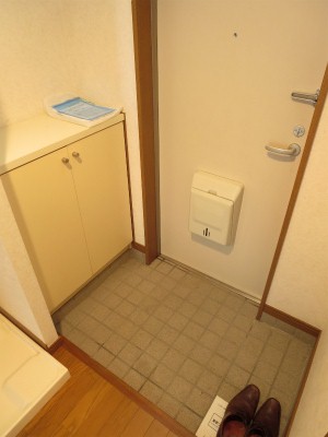 玄関　※別部屋参考写真