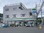 コンビニ　ファミリーマート 調布若葉町店（コンビニ）まで667m