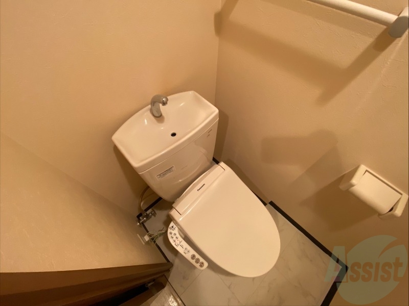 トイレ　こちらはトイレです。清潔感があり、安心して使用できます。