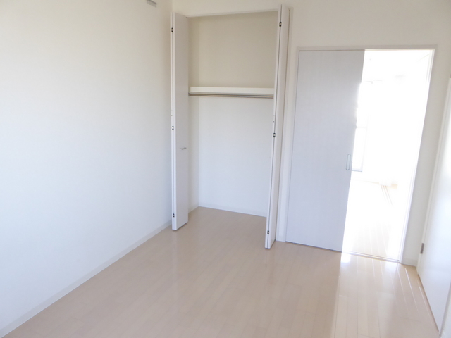 その他部屋・スペース　玄関側の洋室です。寝室として利用できます。