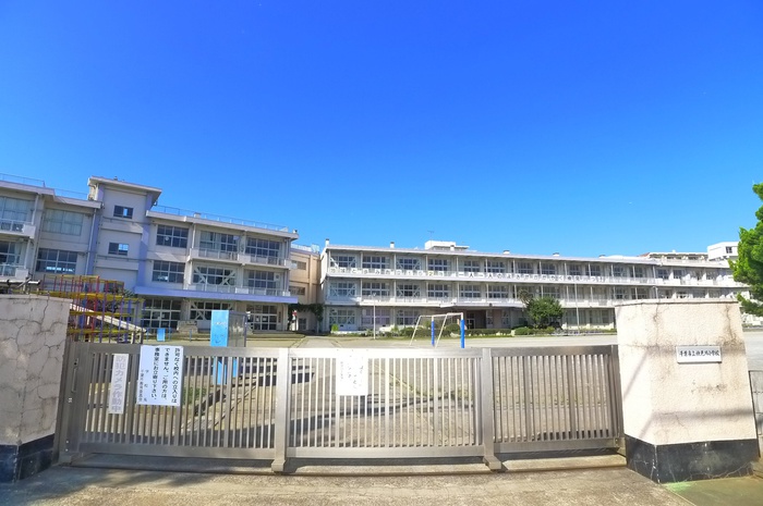 小学校　検見川小学校（小学校）まで305m