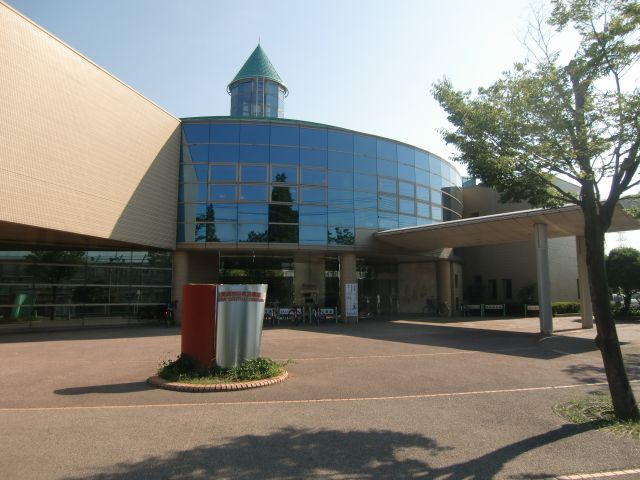 図書館　愛西市中央図書館（図書館）まで610m
