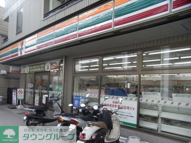 コンビニ　セブンイレブン横浜上大岡駅前店（コンビニ）まで710m