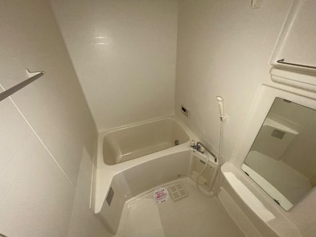 バス・シャワールーム　コンパクトで使いやすいお風呂です