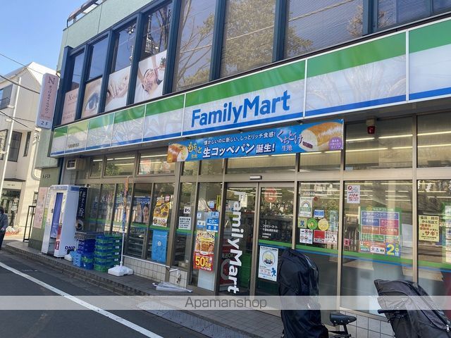 コンビニ　ファミリーマート（コンビニ）まで708m