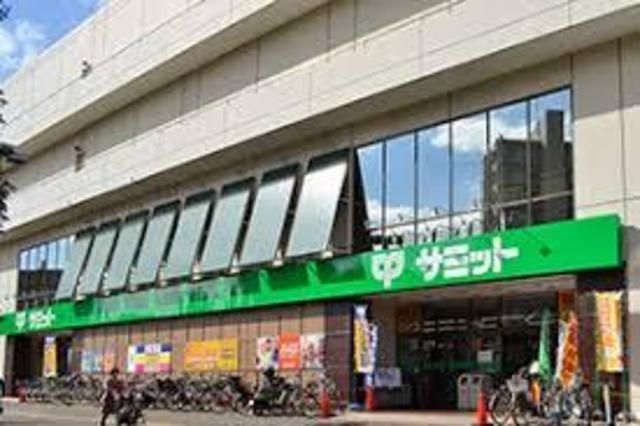 スーパー　サミットストア柳瀬川駅前店（スーパー）まで697m