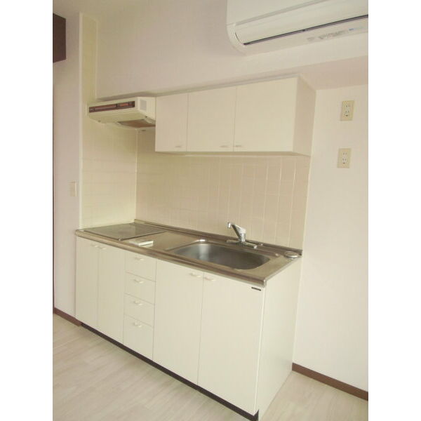 キッチン　※写真は同じマンションの違う部屋のものになります。