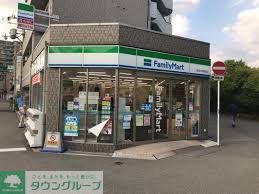 コンビニ　ファミリーマート阪急中津駅前店（コンビニ）まで380m