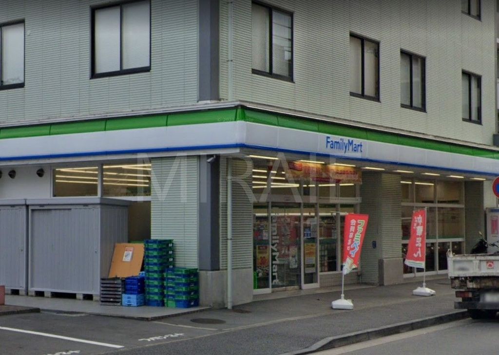 コンビニ　ファミリーマート新横浜店（コンビニ）まで190m