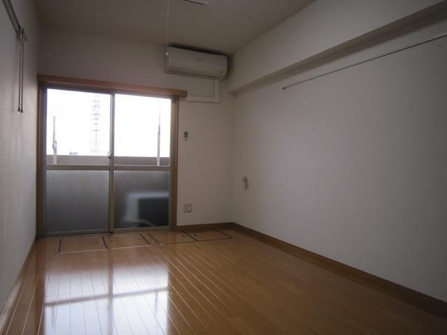居室・リビング　7.5帖洋室　明るいお部屋
