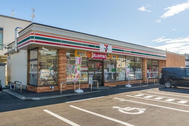 コンビニ　セブン-イレブン（コンビニ）まで500m