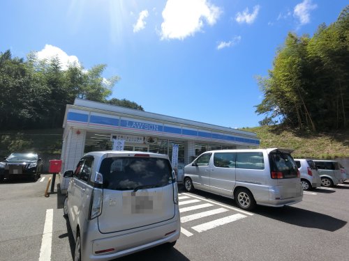 コンビニ　ローソン　八街松ヶ丘店（コンビニ）まで1108m