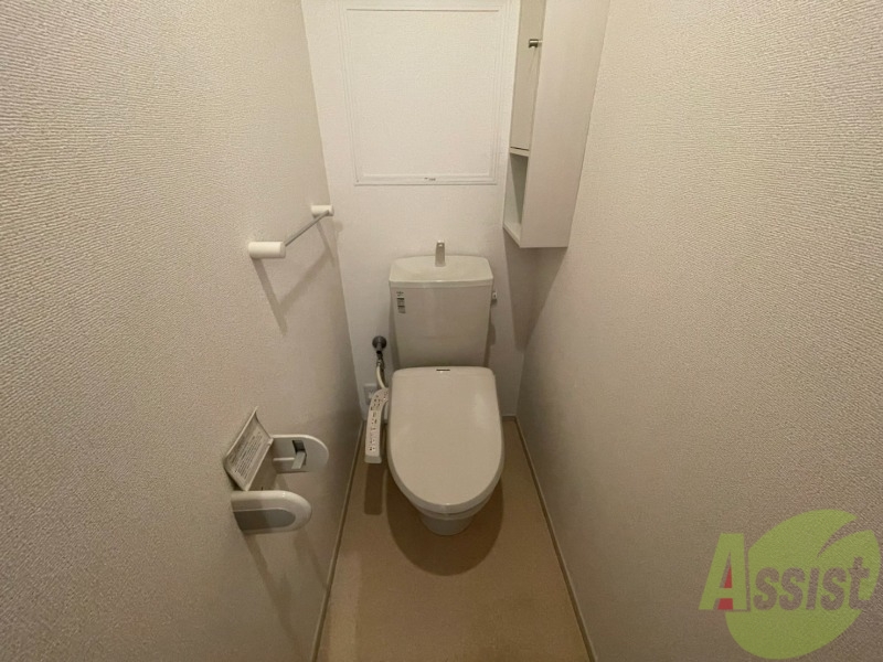 トイレ　温水洗浄便座付きのトイレは、使用しやすくうれしいですね。