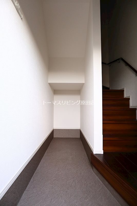 玄関　301号室写真