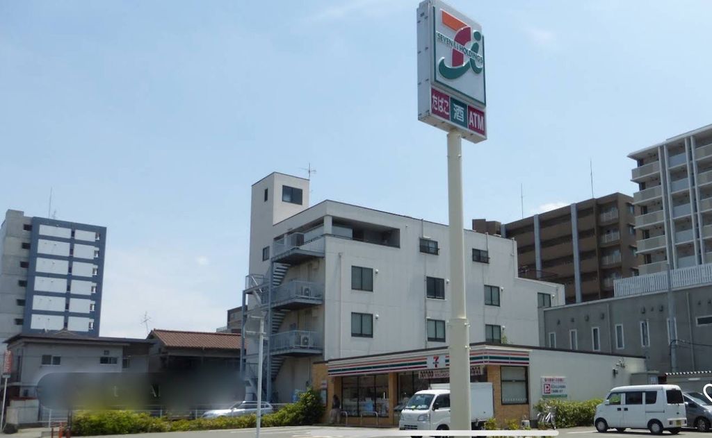 コンビニ　セブンイレブン吹田垂水町3丁目店（コンビニ）まで550m