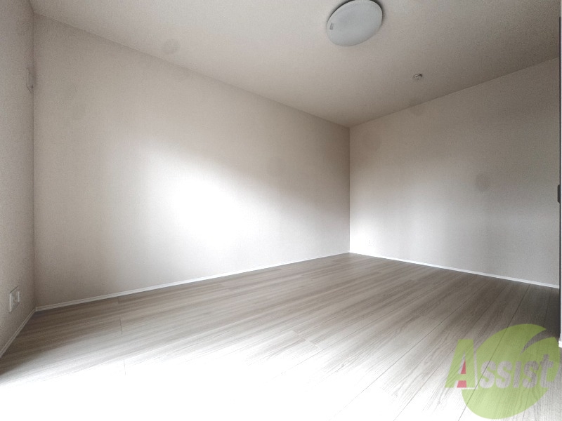 その他部屋・スペース　お部屋が広いので、ベッドを置いても狭く感じないです。
