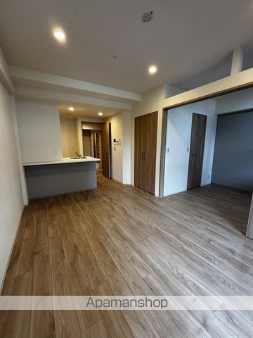 ＪＲ大阪環状線 福島駅 徒歩13分 13階建 築1年の居間写真