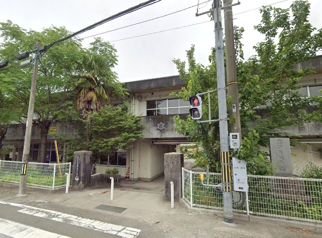 小学校　土佐市立高岡第一小学校（小学校）まで609m