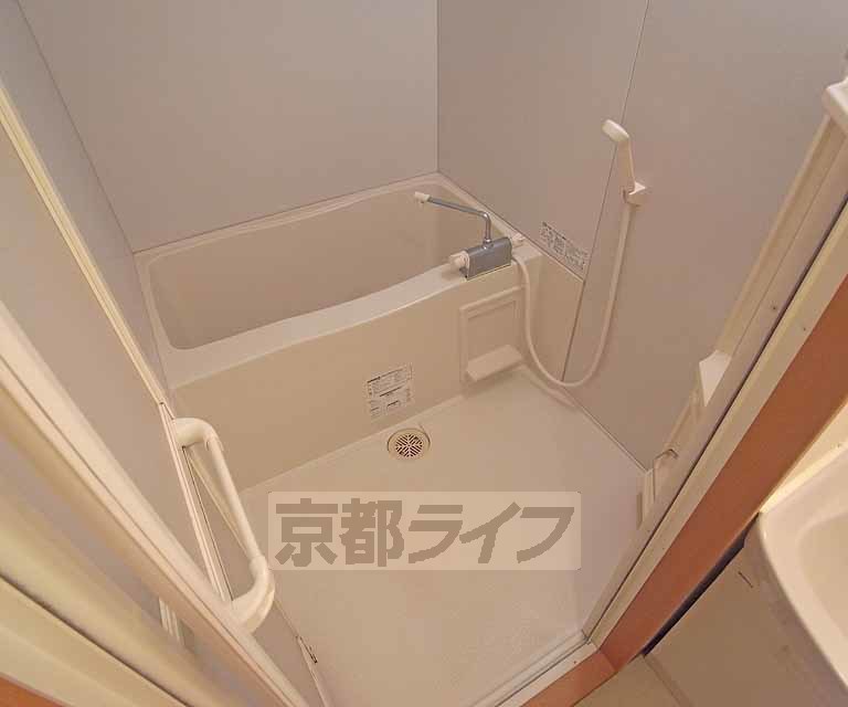 バス・シャワールーム　お風呂は広くてキレイです。