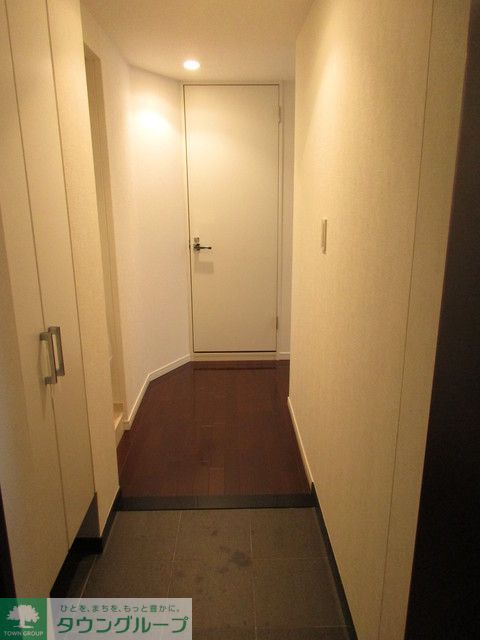 玄関　Aタイプ2017年4月撮影 同タイプ201号室の写真です。