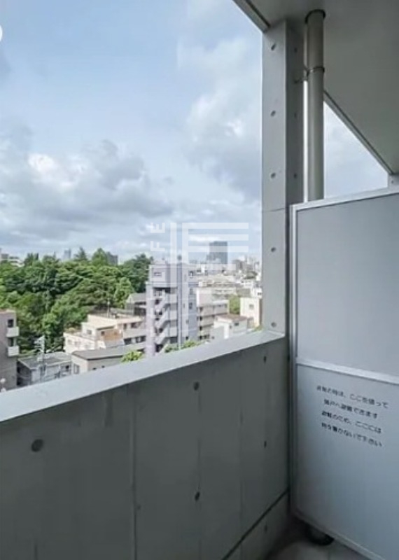 バルコニー　別部屋の写真です、ご参考までに。