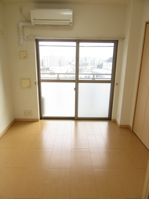 エンブレイス博多駅南の居間写真