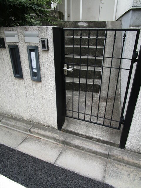 ＪＲ総武線 西荻窪駅 徒歩18分 2階建 築19年の外観写真