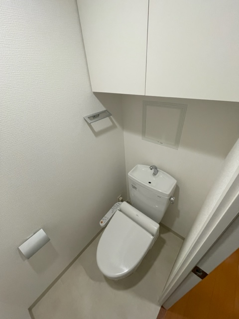 地下鉄御堂筋線 心斎橋駅 徒歩5分 14階建 築14年のトイレ写真