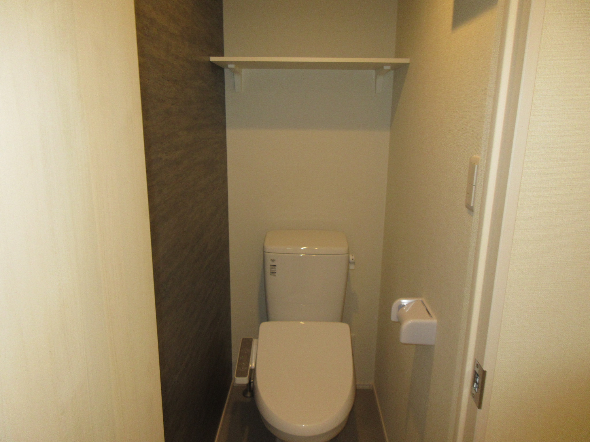 ＪＲ関西本線 加美駅 徒歩5分 3階建 築1年のトイレ写真