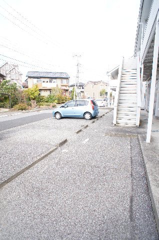 エントランス　駐車場は目の前♪