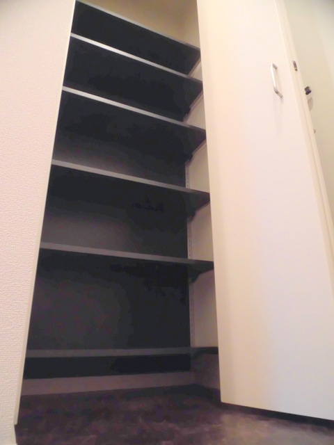 玄関　★たっぷり収納可能なシューズＢＯＸ★
