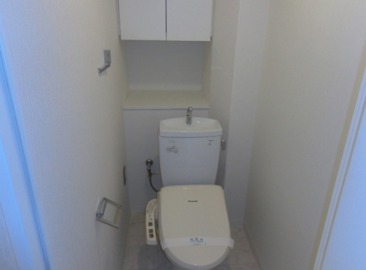 都営大江戸線 清澄白河駅 徒歩6分 8階建 築19年のトイレ写真