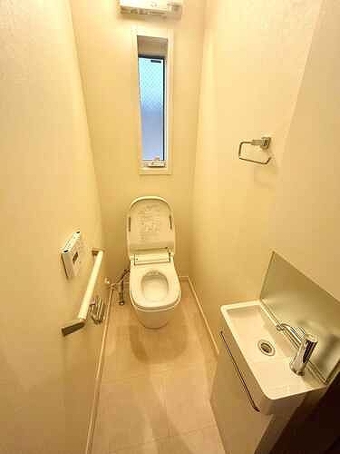 練馬区高松4丁目戸建のトイレ写真