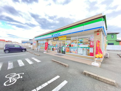 コンビニ　ファミリーマート伊勢高向店（コンビニ）まで447m