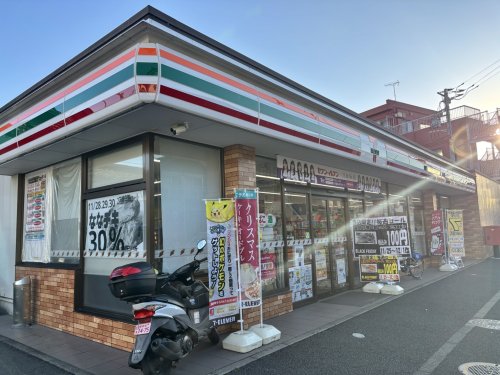 コンビニ　セブンイレブン 板橋赤塚2丁目店（コンビニ）まで832m