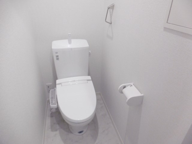 ＪＲ南武線 尻手駅 徒歩16分 3階建 築10年のトイレ写真